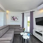 Zecevo Rtic 8366d Apartment