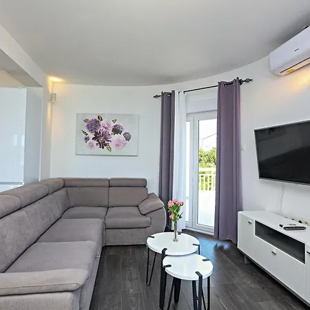 Zecevo Rtic 8366d Апартаменты
